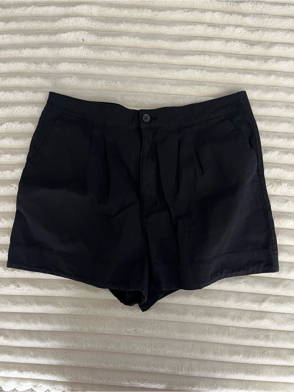 Joie Pleated Black Women's High-Waist Shorts